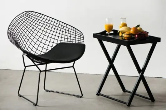 Wygodne i designerskie czarne krzesło metalowe druciane Harry